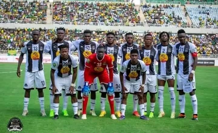 Ligue des Champions de la CAF : les espoirs s’envolent pour Mazembe après sa courte défaite face à MC Alger