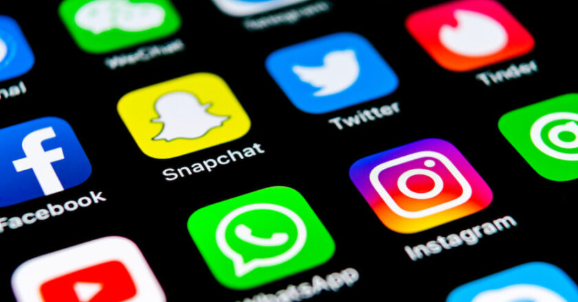 Beni : Entre opportunités et dangers, la jeunesse face aux réseaux sociaux