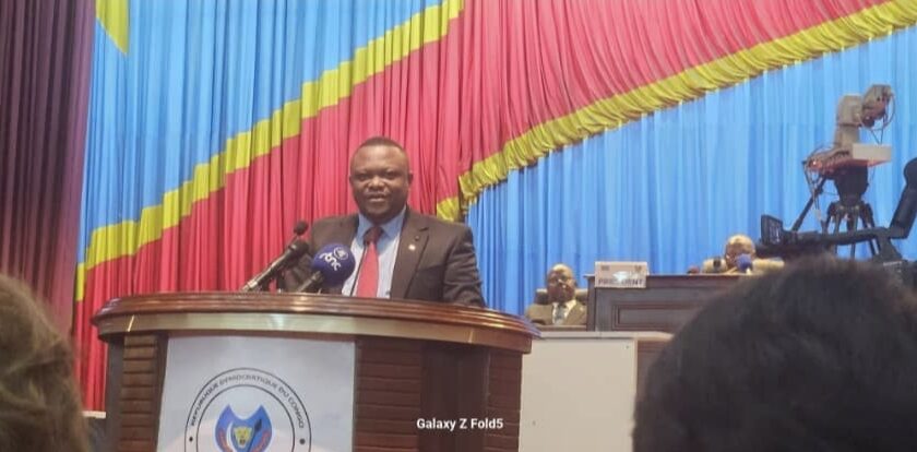 Kinshasa/Assemblée nationale : le député Atsongya Kiyaya Elvis alerte sur l’état des routes et le danger du collecteur « Kifereji » à Kasindi