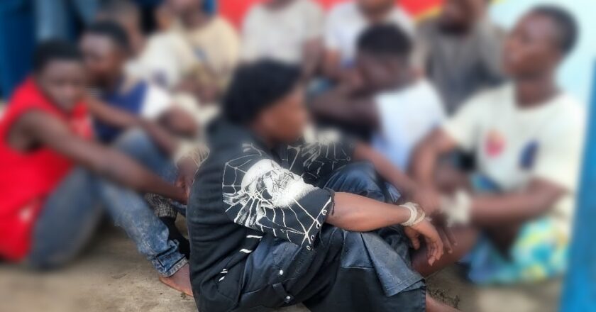 Beni : la PNC/Kasindi présente dix présumés bandits à la population avant leur transfert à Beni