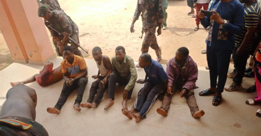 Ituri : six présumés collaborateurs des ADF présentés au public à Mambasa