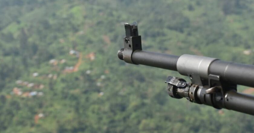 Lubero : des armes et tenues militaires découvertes dans un champ à Vusamba