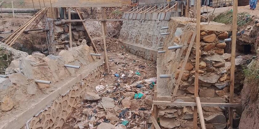 Butembo : la société civile salue la reprise des travaux du pont Mutambayiro–Vichai, mais dénonce des retards persistants
