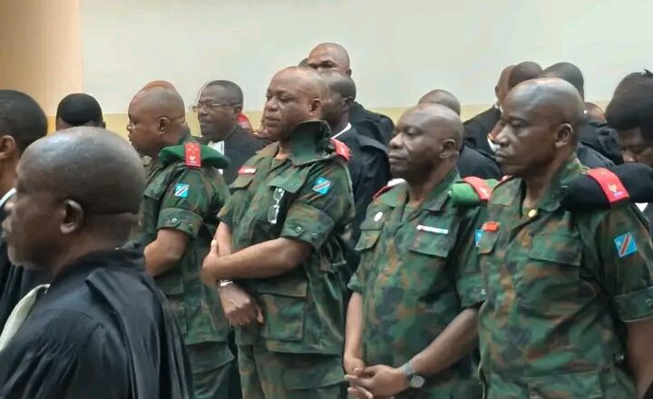 RDC : la Haute Cour militaire reporte au 9 juillet l&rsquo;examen du dossier des généraux Tshiwewe et Numbi