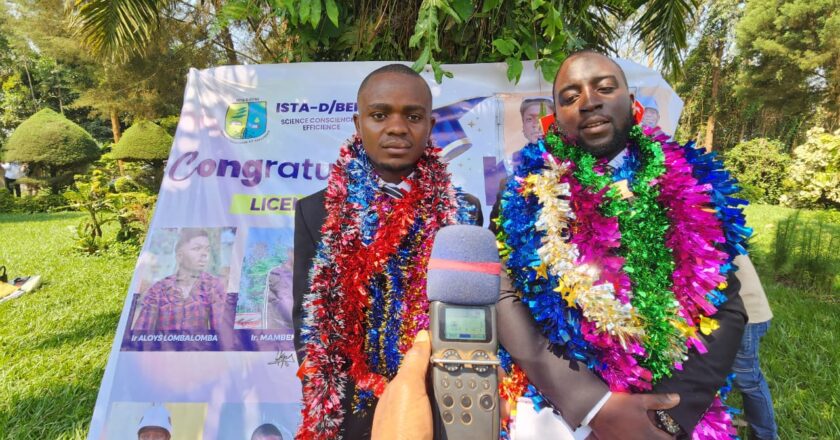 Beni : deux étudiants conçoivent une broyeuse d’os pour soutenir l’élevage de volailles