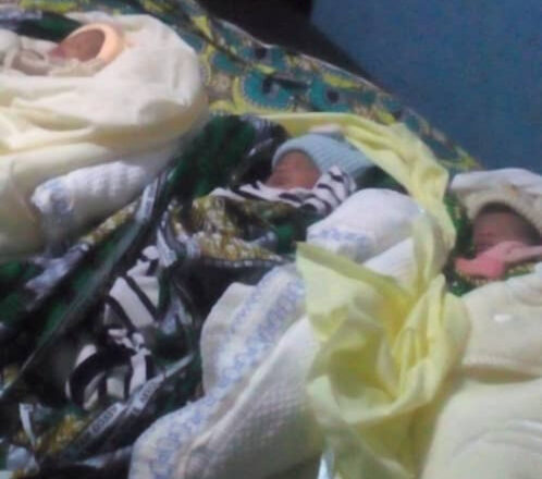 Beni : déplacée de guerre, une jeune mère donne naissance à des triplés et sollicite de l’aide